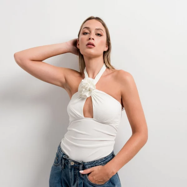 top chic blanc encolure croisÃ© avec dÃ©tail fleur peach blossom paris