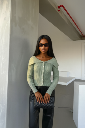 Cardigan-cotele-a-col-Bardot-green-peach-blossom-paris